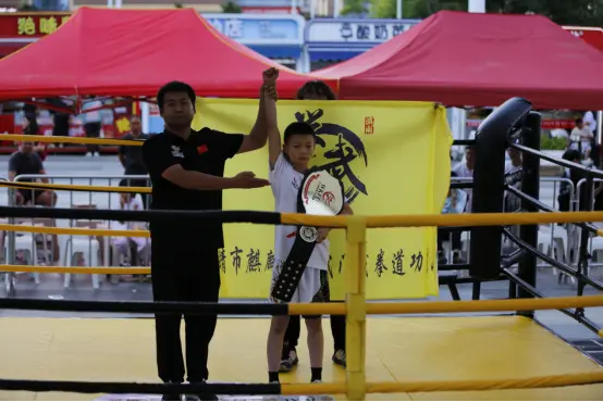 src, 少儿男子乙